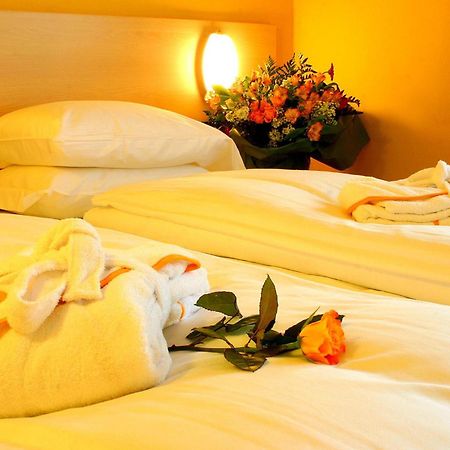 Hotel Cepina Albergo Incantato Valdisotto Bagian luar foto