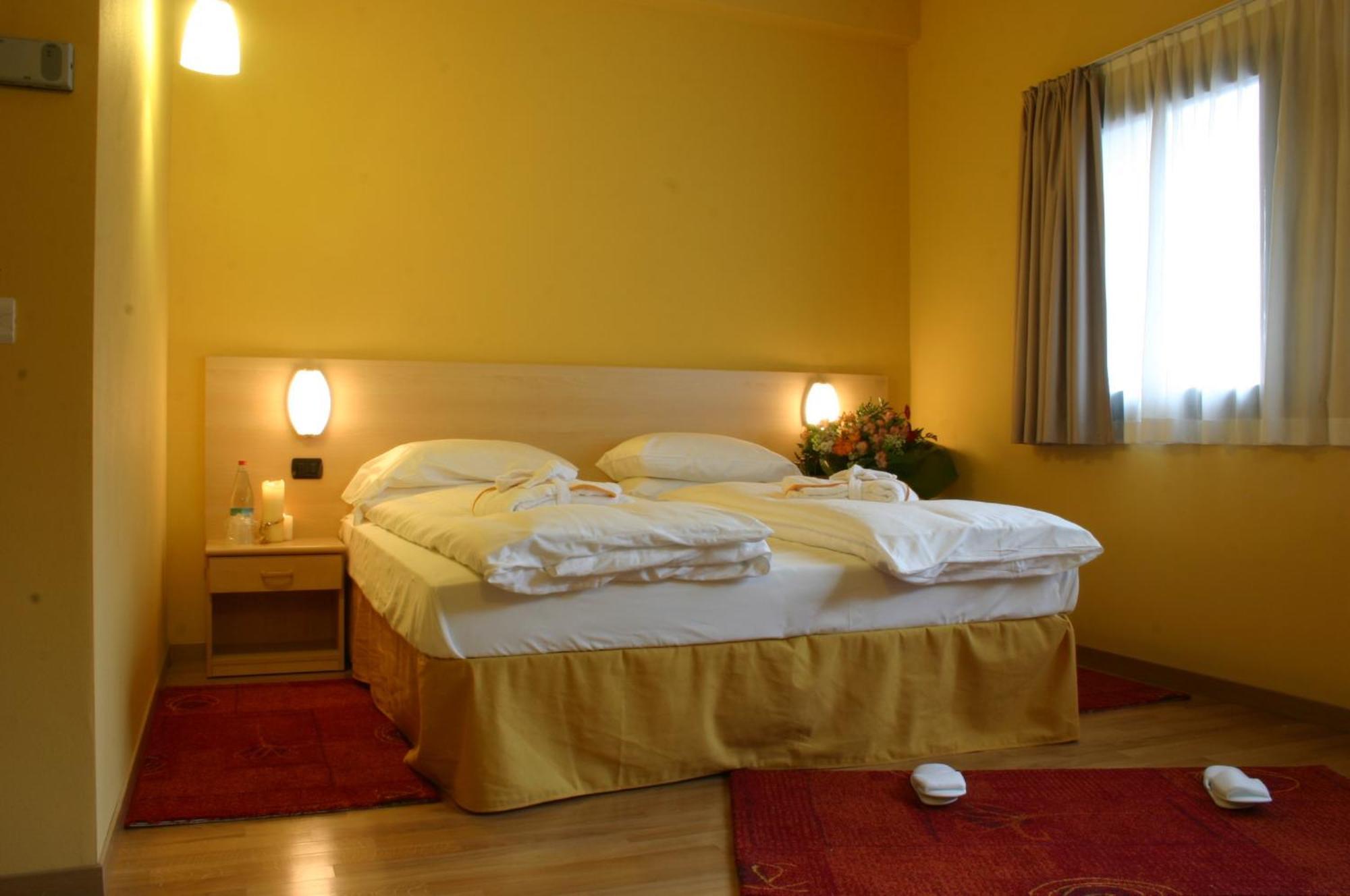 Hotel Cepina Albergo Incantato Valdisotto Bagian luar foto